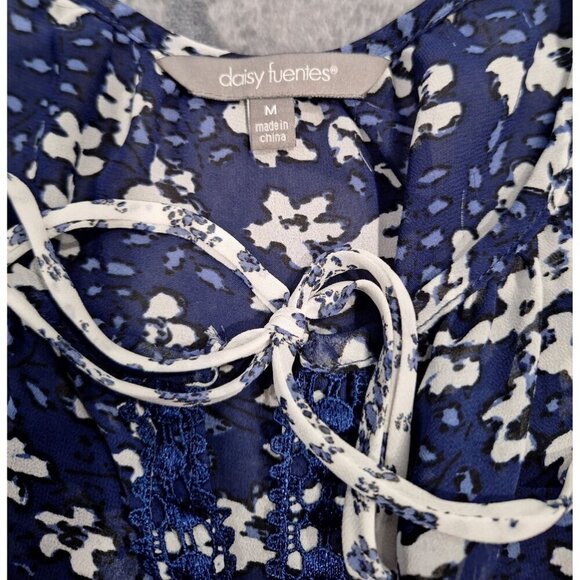 EUC Daisy Fuentes Blue & White Floral Lace-Trim Blouse/Sz. M - Picture 6 of 7
